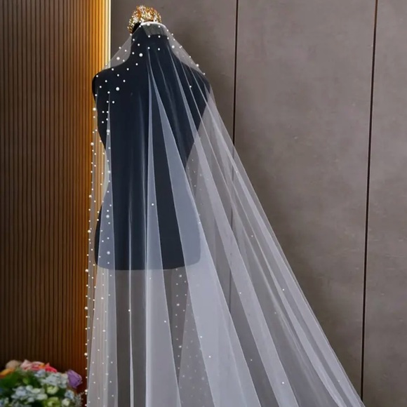 NWOT Bridal Veil Pearls (faux) Beaded Cathedral Wedding Veil - Picture 2 of 4